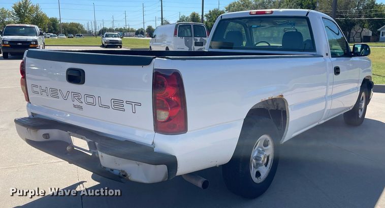 image for item NX9856 2003 Chevrolet Silverado 1500  pickup truck