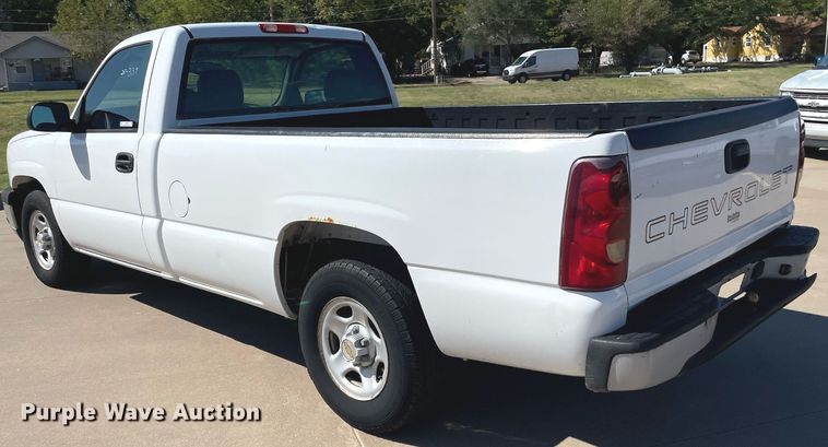 image for item NX9856 2003 Chevrolet Silverado 1500  pickup truck