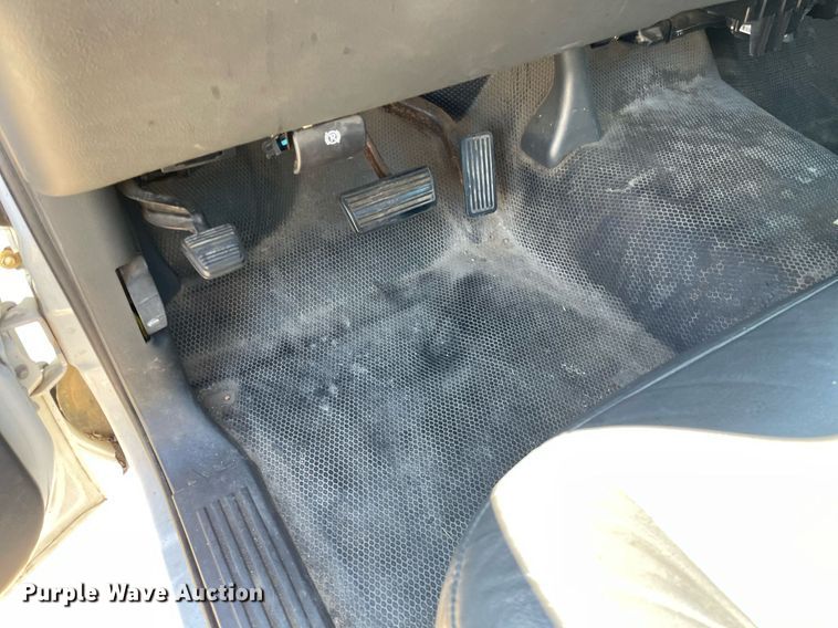 image for item NX9856 2003 Chevrolet Silverado 1500  pickup truck