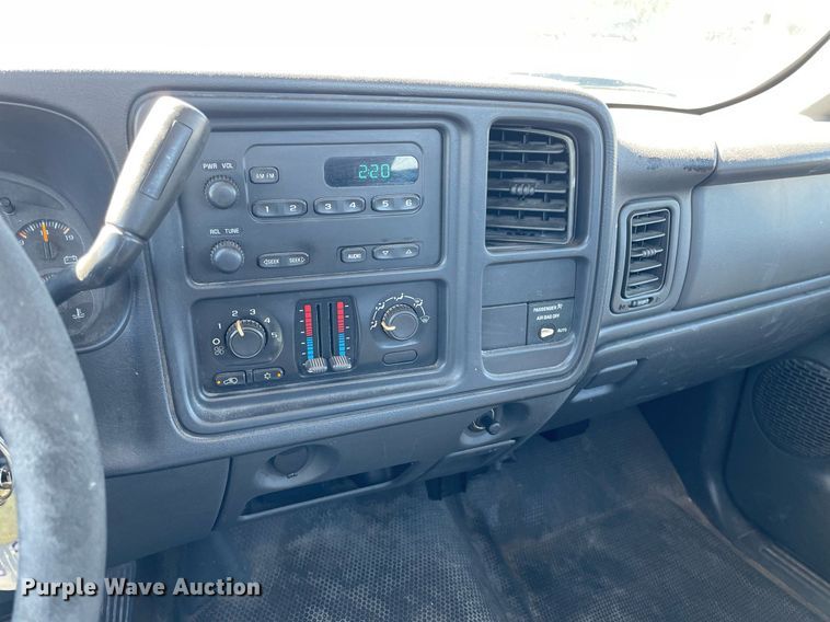 image for item NX9856 2003 Chevrolet Silverado 1500  pickup truck