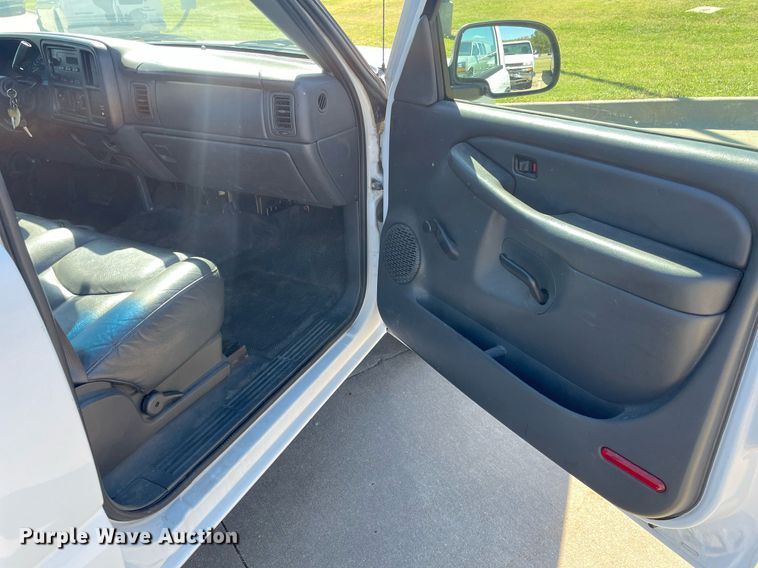 image for item NX9856 2003 Chevrolet Silverado 1500  pickup truck