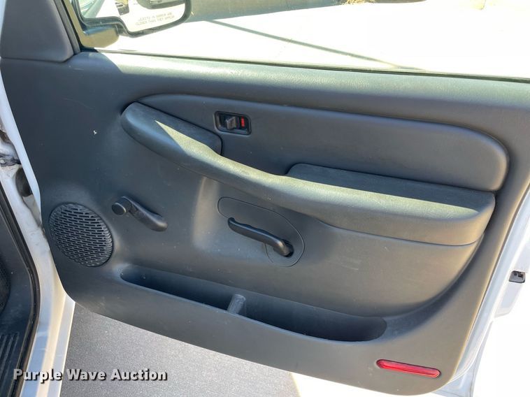 image for item NX9856 2003 Chevrolet Silverado 1500  pickup truck