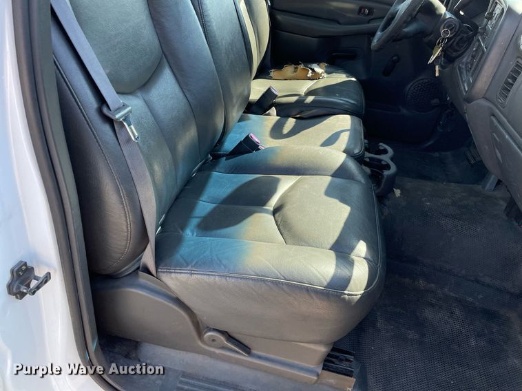 image for item NX9856 2003 Chevrolet Silverado 1500  pickup truck