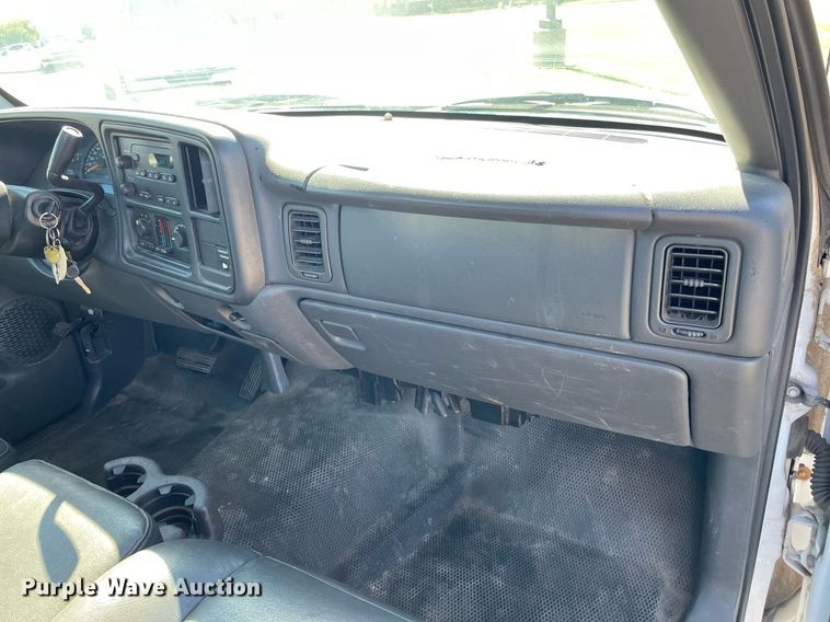 image for item NX9856 2003 Chevrolet Silverado 1500  pickup truck