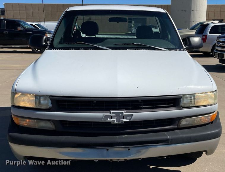 image for item NX9857 2000 Chevrolet Silverado 1500  pickup truck