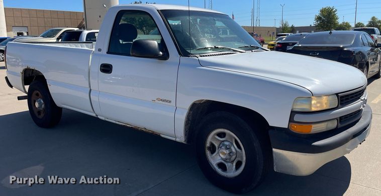 image for item NX9857 2000 Chevrolet Silverado 1500  pickup truck