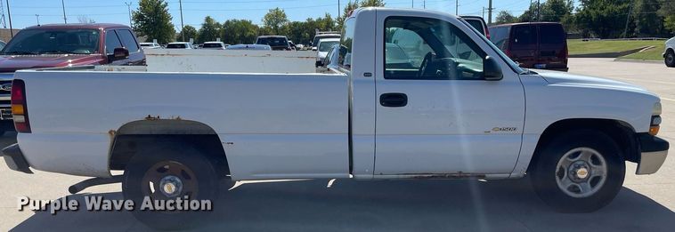 image for item NX9857 2000 Chevrolet Silverado 1500  pickup truck