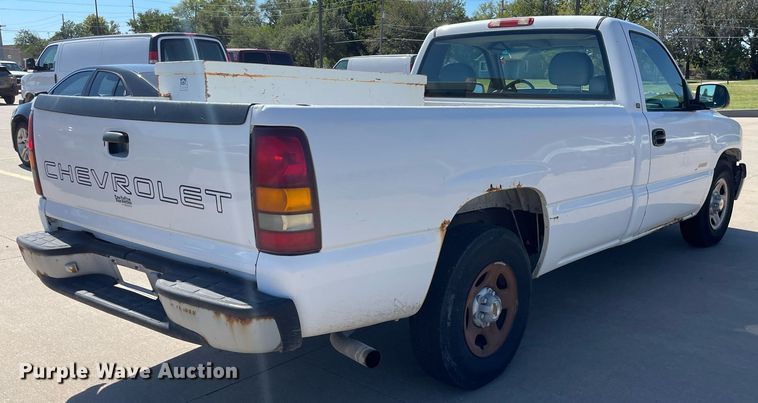 image for item NX9857 2000 Chevrolet Silverado 1500  pickup truck