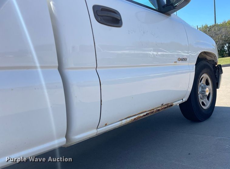 image for item NX9857 2000 Chevrolet Silverado 1500  pickup truck