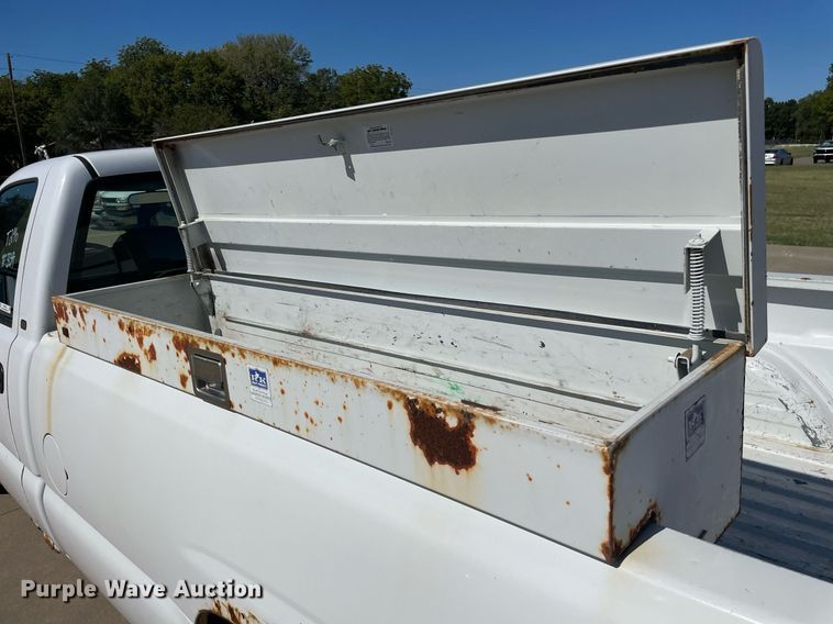 image for item NX9857 2000 Chevrolet Silverado 1500  pickup truck