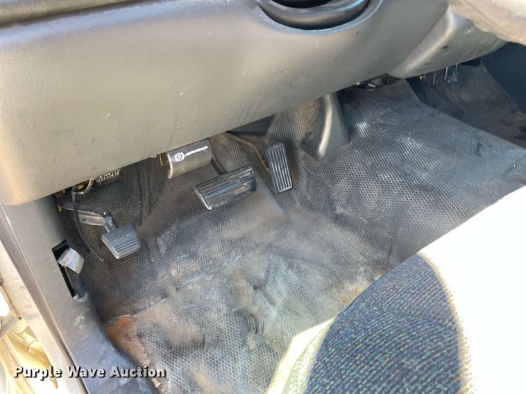 image for item NX9857 2000 Chevrolet Silverado 1500  pickup truck