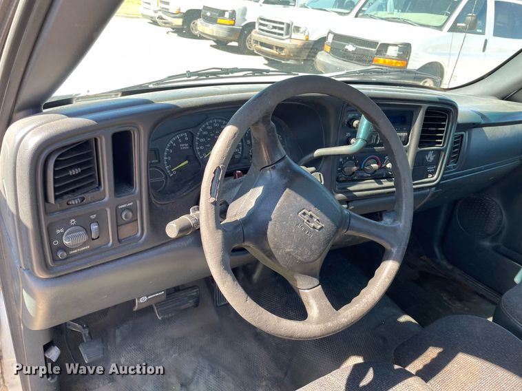 image for item NX9857 2000 Chevrolet Silverado 1500  pickup truck