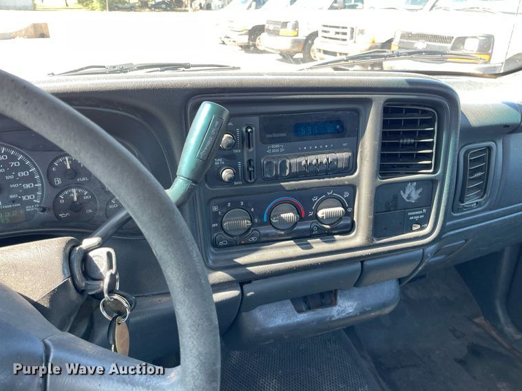 image for item NX9857 2000 Chevrolet Silverado 1500  pickup truck