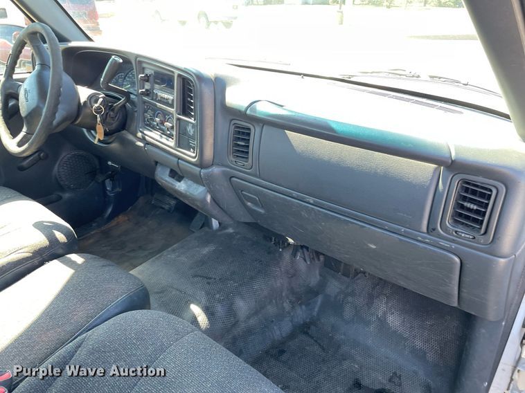 image for item NX9857 2000 Chevrolet Silverado 1500  pickup truck