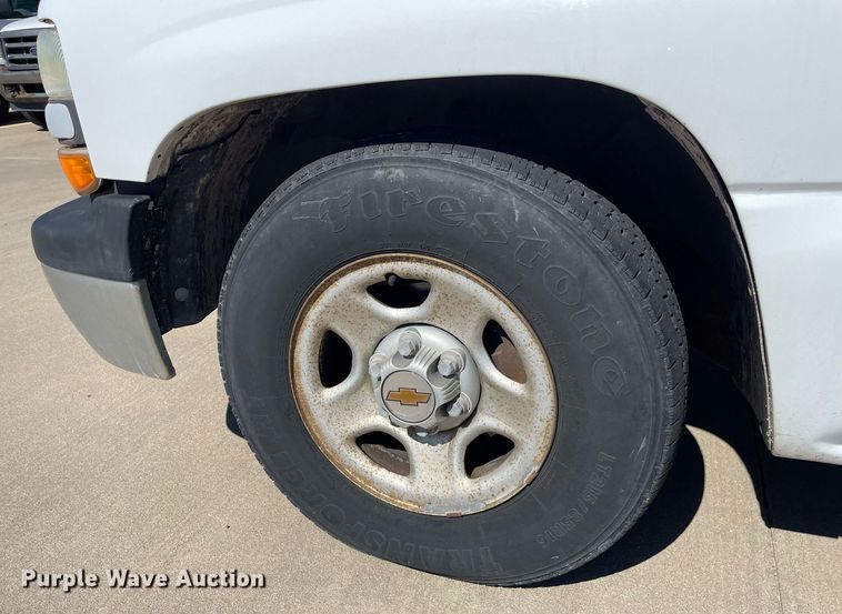 image for item NX9857 2000 Chevrolet Silverado 1500  pickup truck