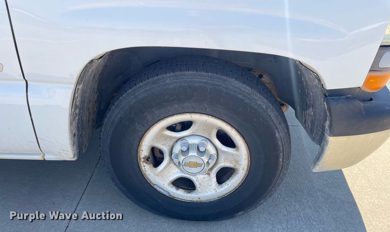 image for item NX9857 2000 Chevrolet Silverado 1500  pickup truck