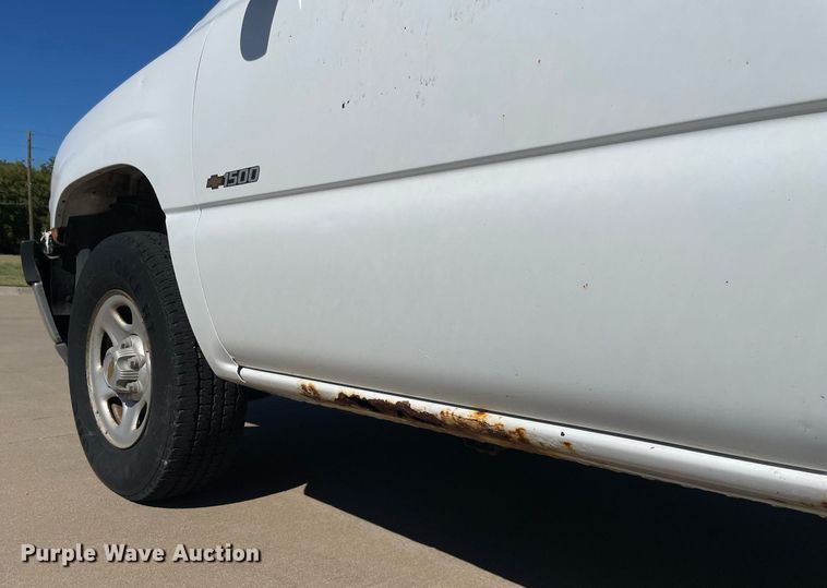 image for item NX9866 2000 Chevrolet Silverado 1500  pickup truck