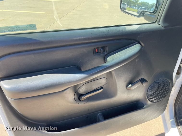 image for item NX9866 2000 Chevrolet Silverado 1500  pickup truck