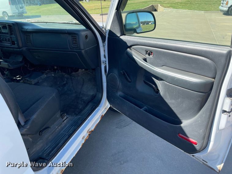 image for item NX9866 2000 Chevrolet Silverado 1500  pickup truck