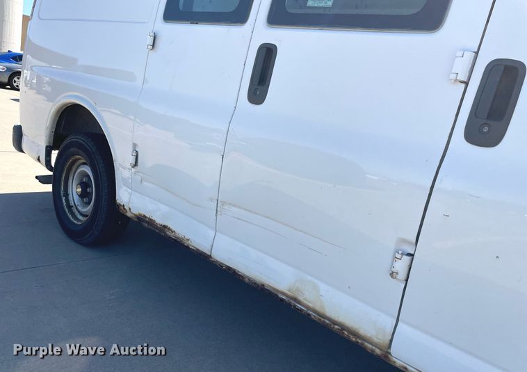 image for item NX9868 1999 Chevrolet Express 1500  van