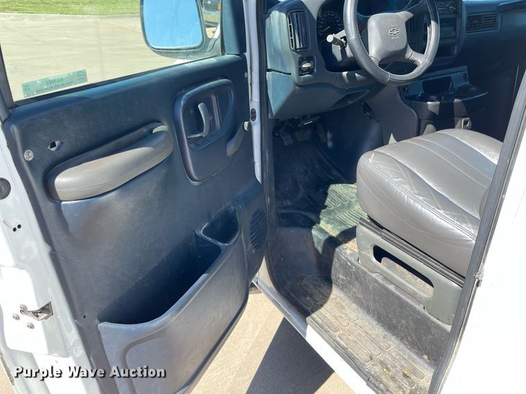 image for item NX9868 1999 Chevrolet Express 1500  van