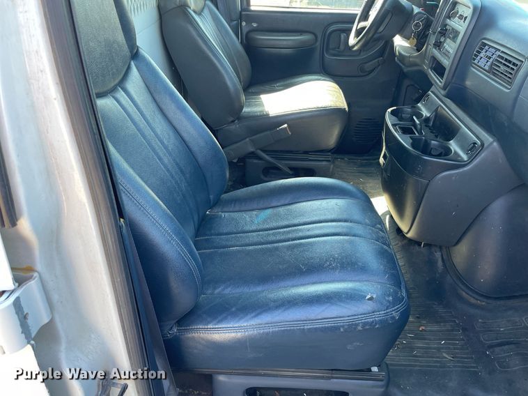 image for item NX9868 1999 Chevrolet Express 1500  van