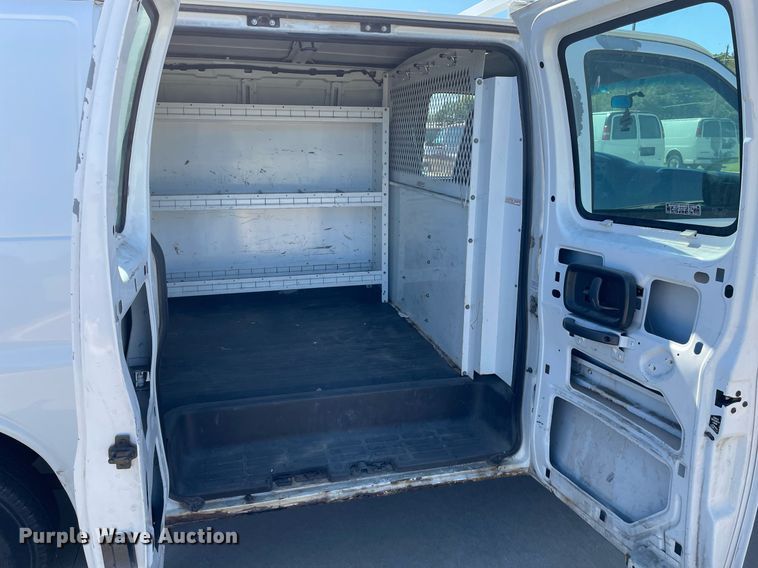 image for item NX9868 1999 Chevrolet Express 1500  van