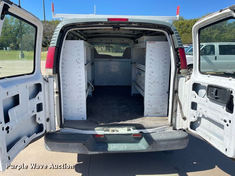 image for item NX9868 1999 Chevrolet Express 1500  van