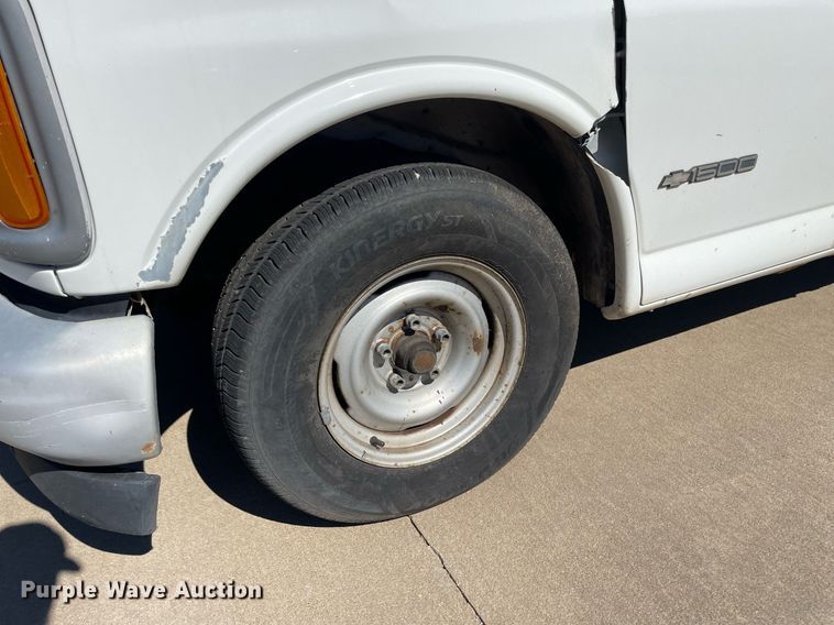 image for item NX9868 1999 Chevrolet Express 1500  van