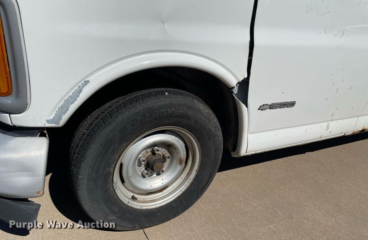 image for item NX9868 1999 Chevrolet Express 1500  van