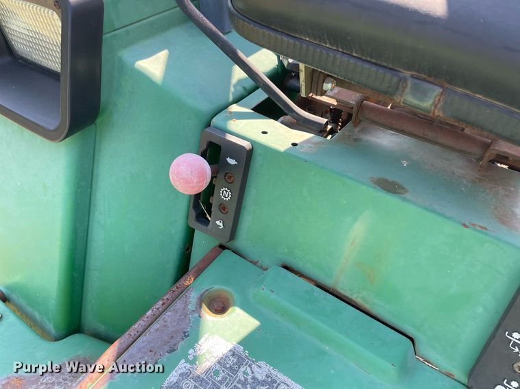 image for item NY9966 1994 John Deere 855  tractor