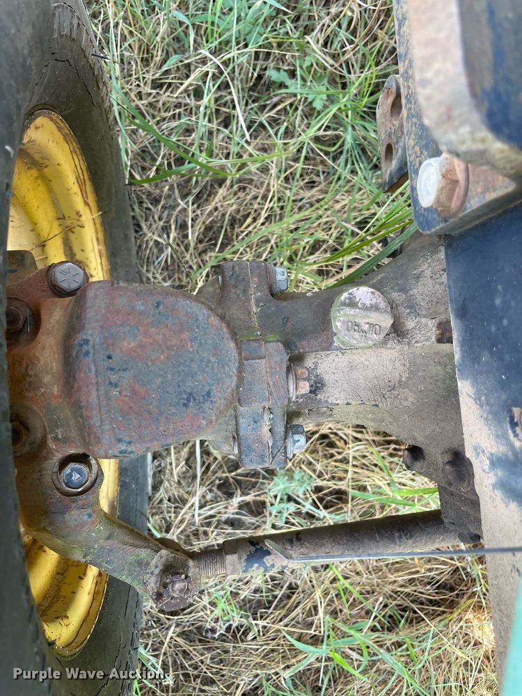 image for item NY9966 1994 John Deere 855  tractor