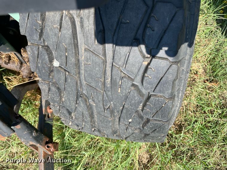 image for item NY9966 1994 John Deere 855  tractor