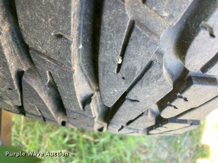 image for item NY9966 1994 John Deere 855  tractor