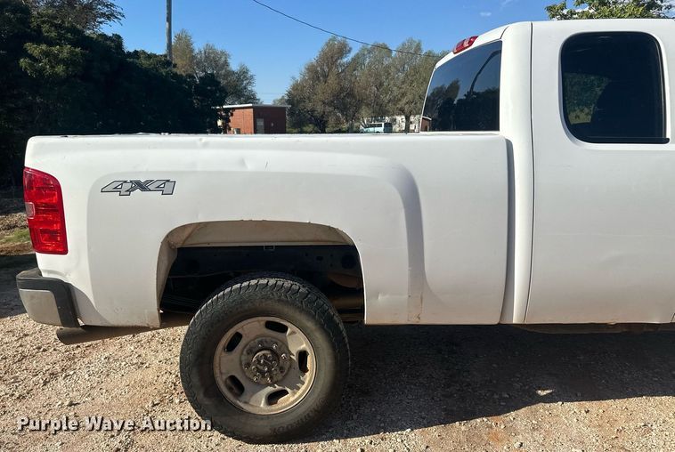 image for item OC9511 2013 Chevrolet 2500 HD  Ext. Cab pickup truck