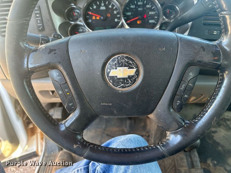 image for item OC9511 2013 Chevrolet 2500 HD  Ext. Cab pickup truck
