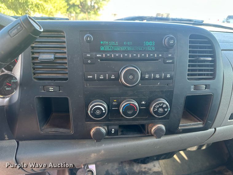 image for item OC9511 2013 Chevrolet 2500 HD  Ext. Cab pickup truck