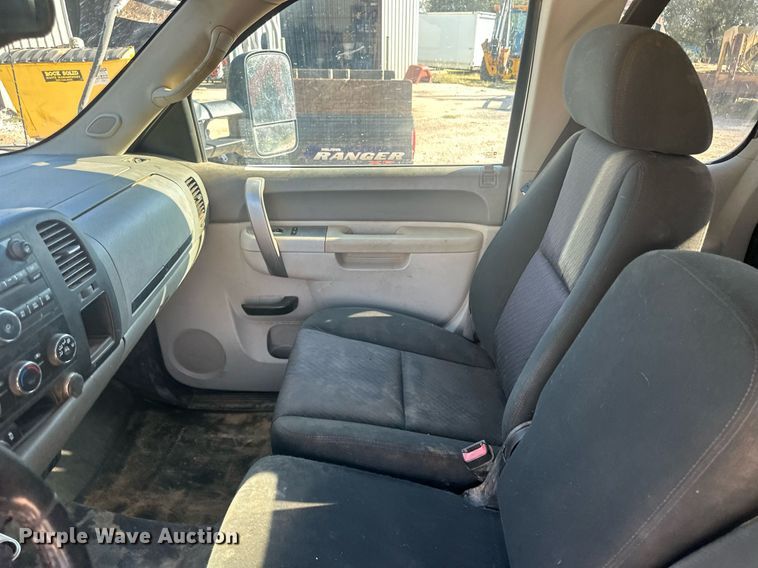 image for item OC9511 2013 Chevrolet 2500 HD  Ext. Cab pickup truck