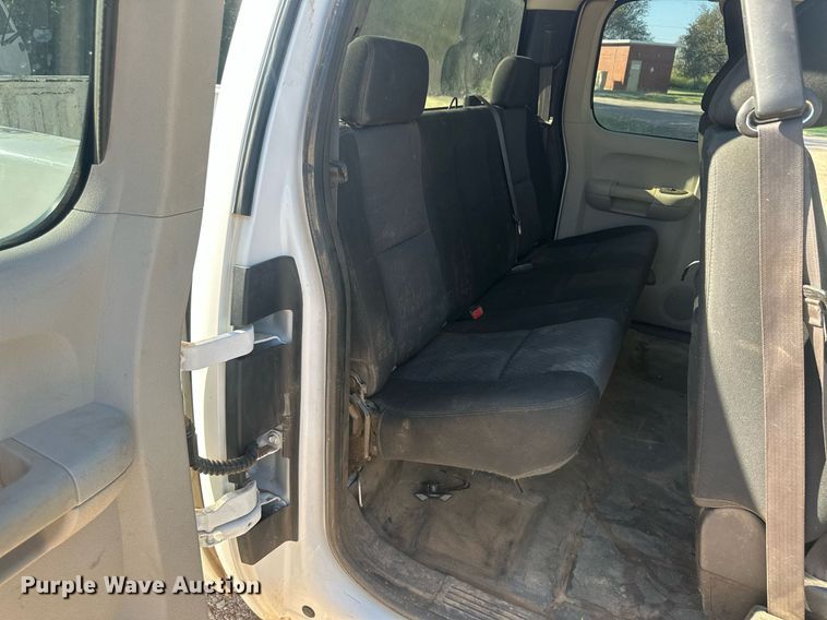 image for item OC9511 2013 Chevrolet 2500 HD  Ext. Cab pickup truck