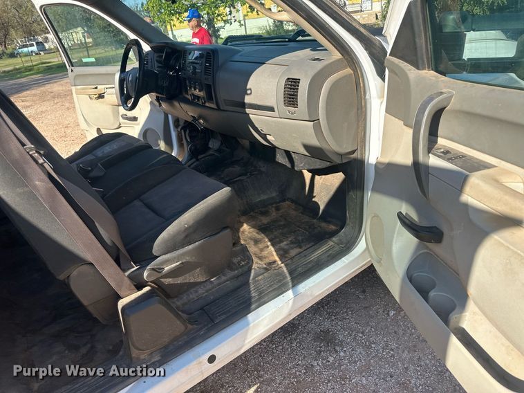 image for item OC9511 2013 Chevrolet 2500 HD  Ext. Cab pickup truck