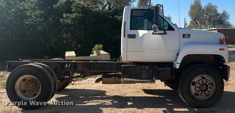 image for item OC9512 1998 Chevrolet C7500  truck cab and chassis
