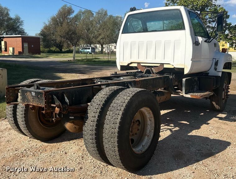 image for item OC9512 1998 Chevrolet C7500  truck cab and chassis
