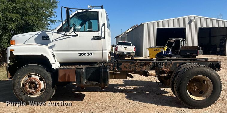 image for item OC9512 1998 Chevrolet C7500  truck cab and chassis