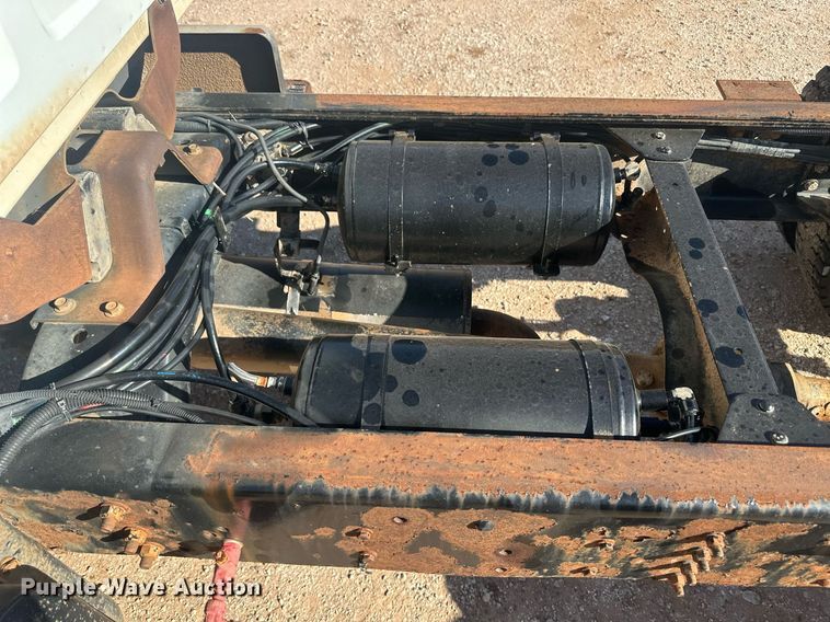 image for item OC9512 1998 Chevrolet C7500  truck cab and chassis