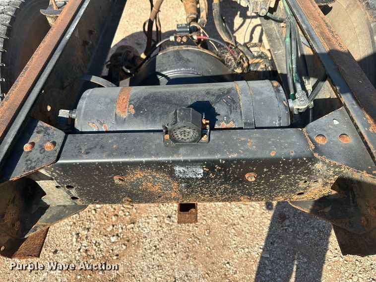 image for item OC9512 1998 Chevrolet C7500  truck cab and chassis