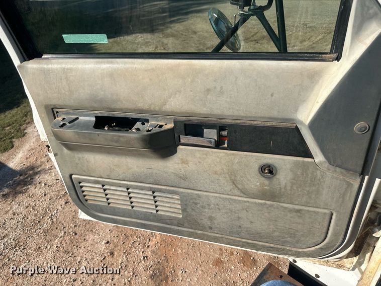 image for item OC9512 1998 Chevrolet C7500  truck cab and chassis