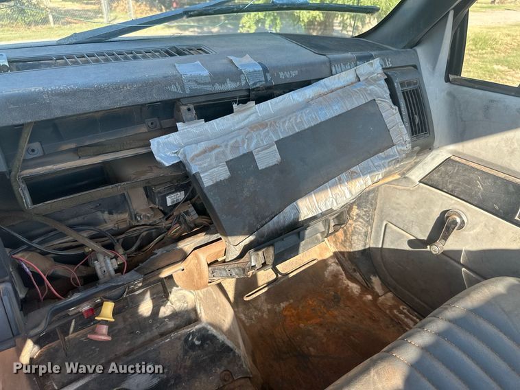 image for item OC9512 1998 Chevrolet C7500  truck cab and chassis