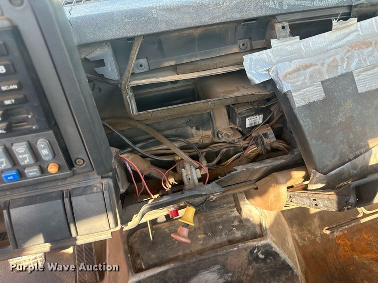 image for item OC9512 1998 Chevrolet C7500  truck cab and chassis