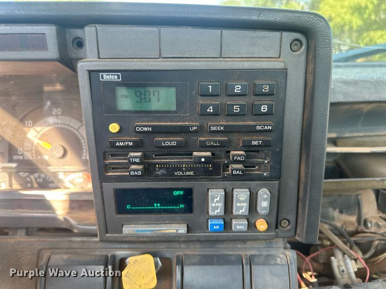 image for item OC9512 1998 Chevrolet C7500  truck cab and chassis