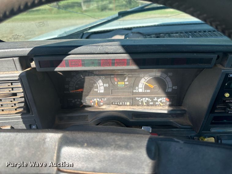 image for item OC9512 1998 Chevrolet C7500  truck cab and chassis